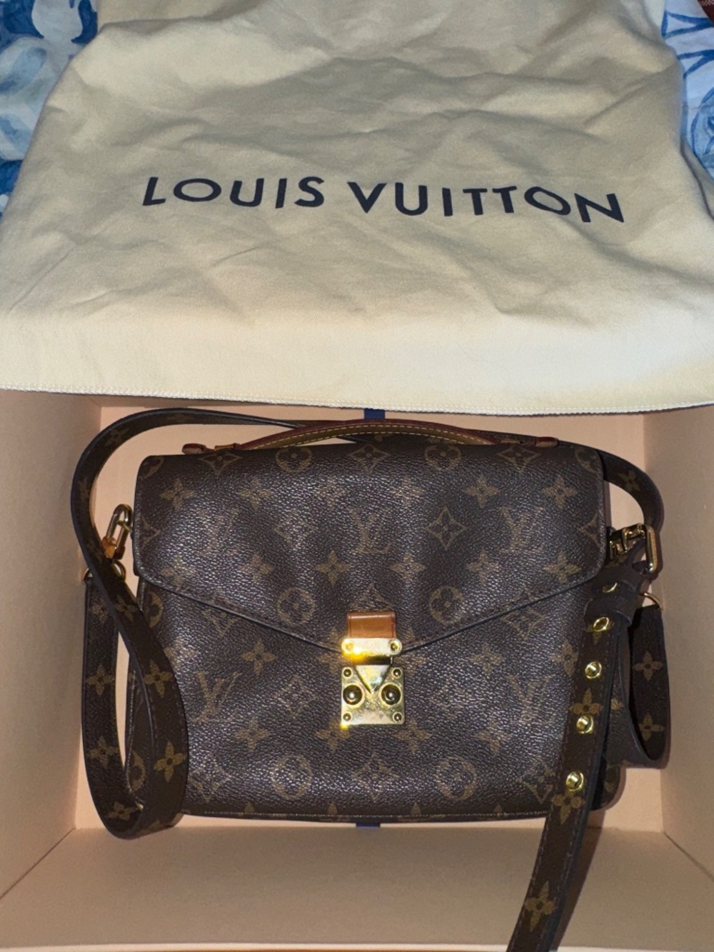 "Authentic Louis Vuitton Monogram Pochette Métis - Good Condition" - Picture 2 of 16